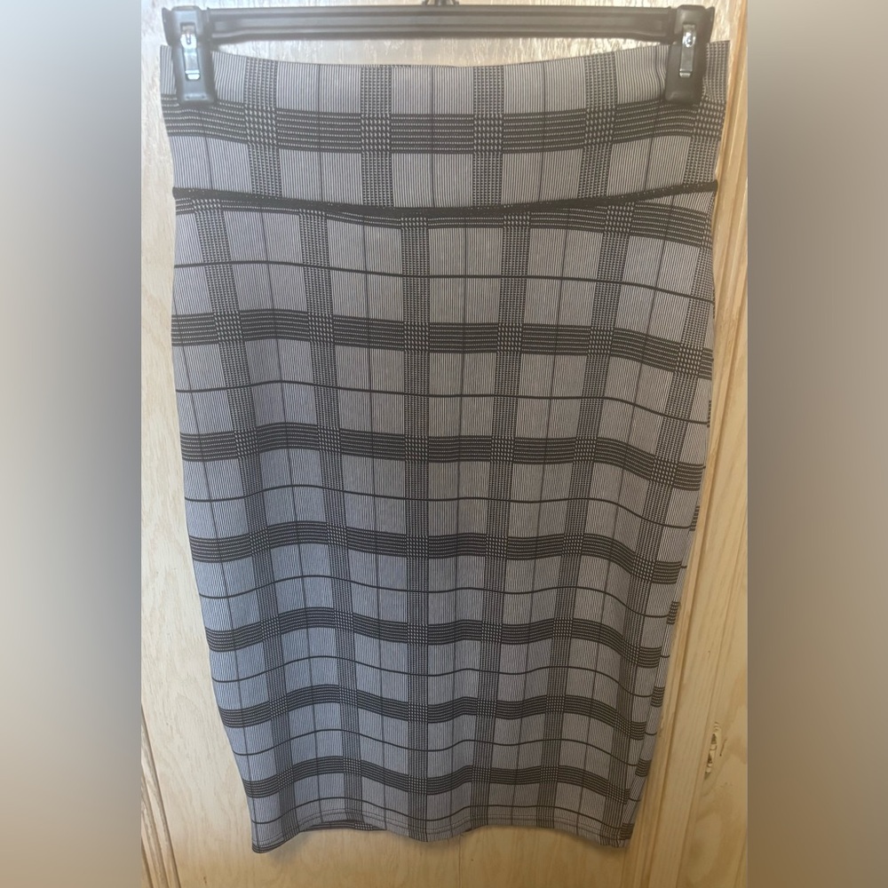 Pencil Skirt Womens Sz M Gray Black‎ Plaid Pull On Back Slit Office Bodycon